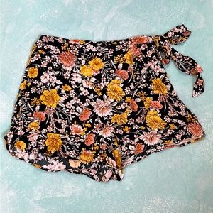 🔅June & Husdon Floral Skort size Medium